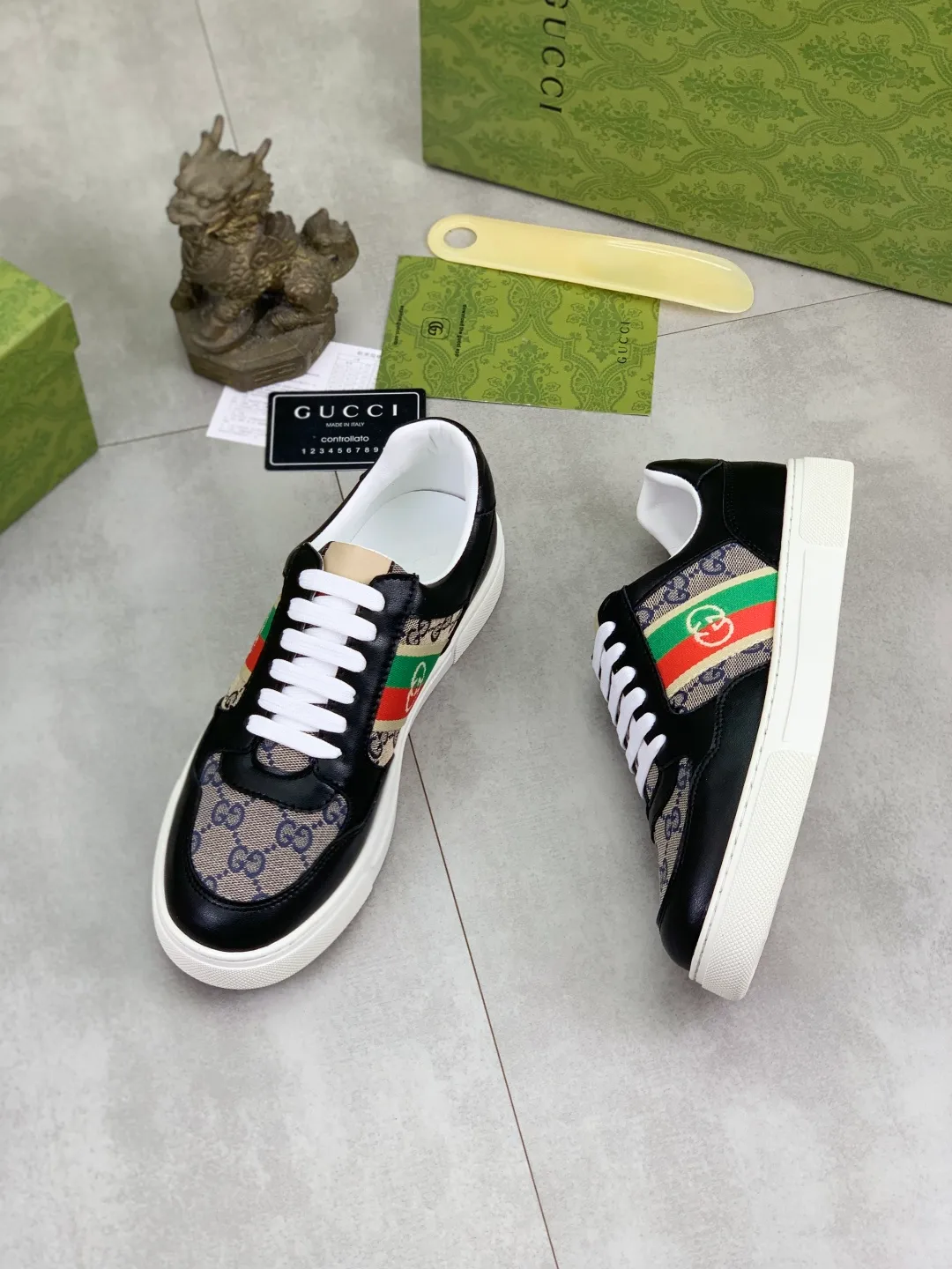 Men's shoes 💰P420 💰[New style]🆘 The latest model from Gucci GUCCI official website🎁Classic casual and fashionable men's shoes👟Best model💥The style is simple and elegant, exclusive for trendy men. Unique official website latest brand elements👑Gucci original decoration, fashionable and generous, original soft calfskin fabric➕Comfortable soft first-layer pigskin lining ✅The official website specifies wear-resistant casual outsole, the classic model is photographed in real life🎬Color: 2️⃣colors available😍Number of codes: 38-44